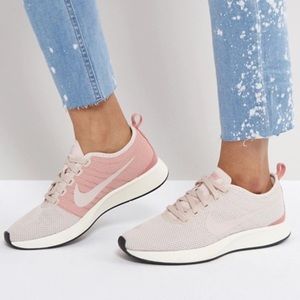 Nike sneakers 7.5